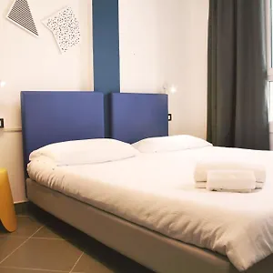 & Albergue